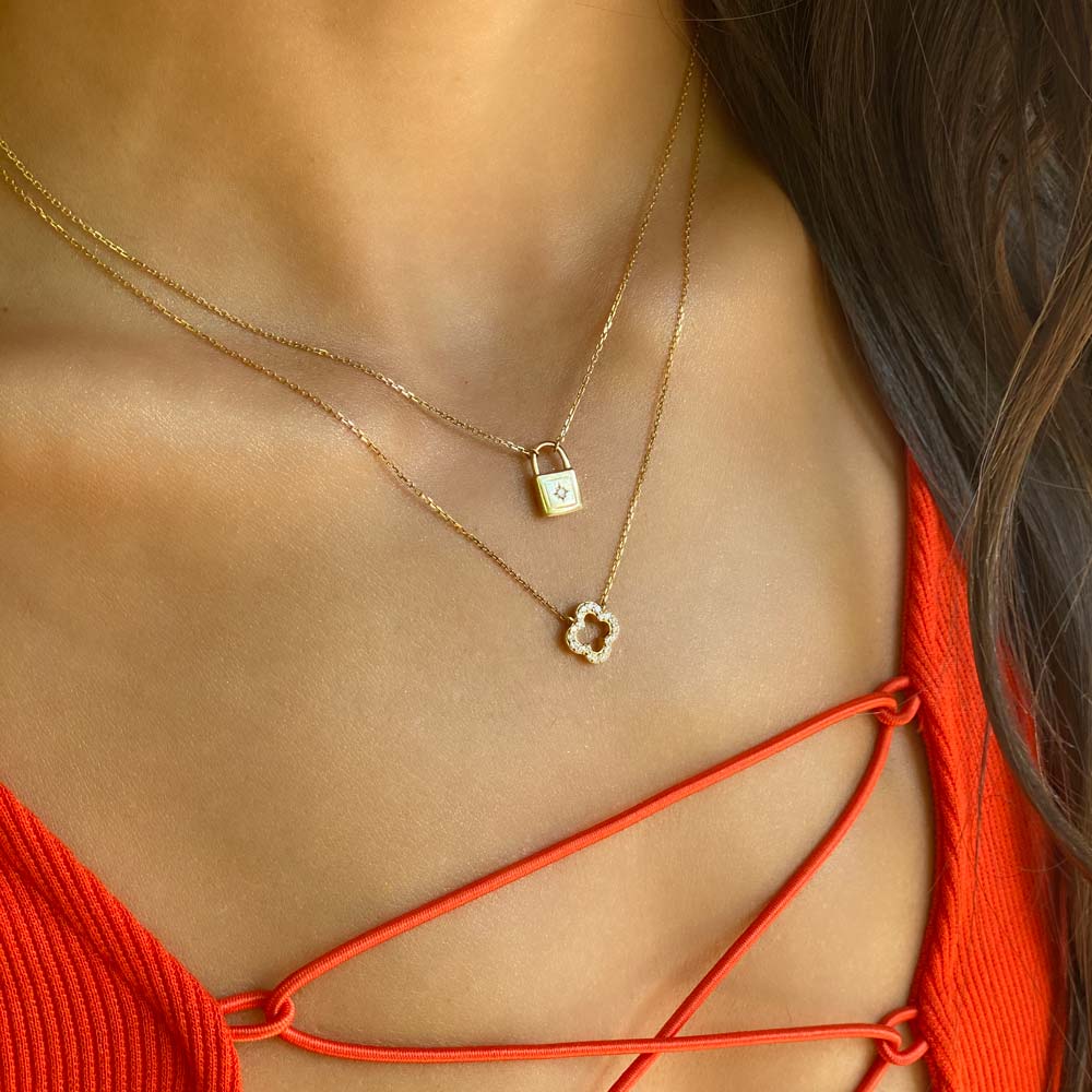 Women's 14k Solid Gold Diamond Clover Necklace Pendant - Image 3